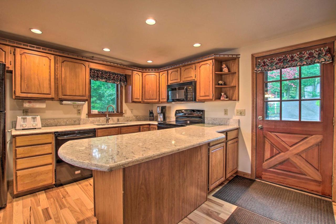 Waterfront New England House On Wickaboag Lake! West Brookfield ภายนอก รูปภาพ