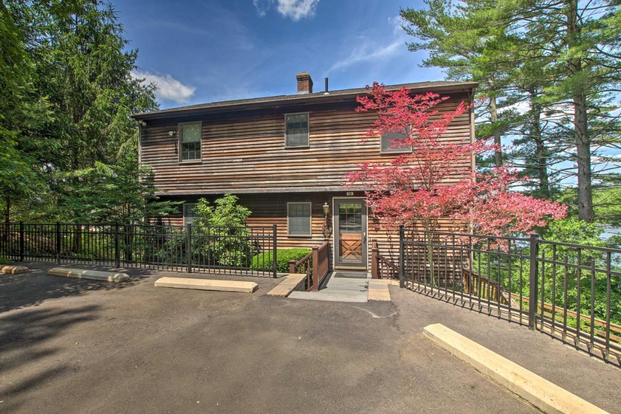Waterfront New England House On Wickaboag Lake! West Brookfield ภายนอก รูปภาพ